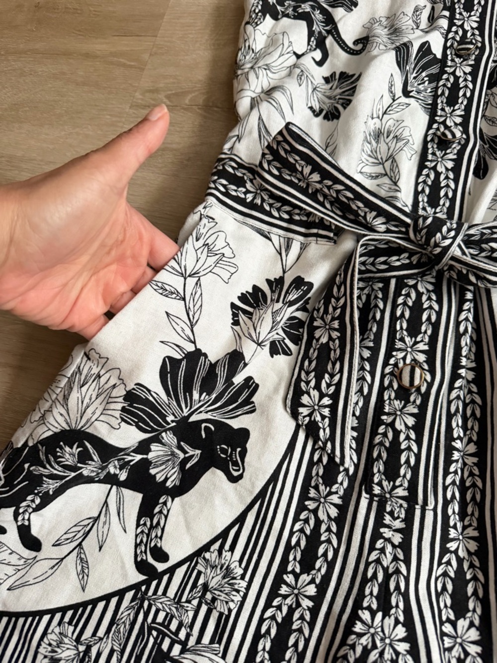 Belle Vere Linen Blend Black and White Romper SZ XS Sleeveless Floral Summer - Picture 4 of 9